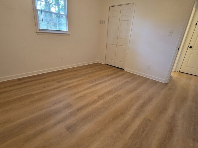 Building Photo - 2BD 1BA Home (Newly Renovated, Yardcare In...