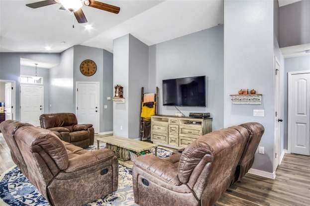 Building Photo - 5544 Peach Dr