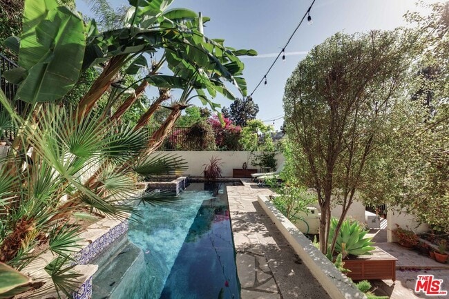 Building Photo - 3024 Angus St