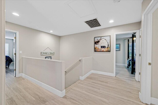 Building Photo - 2735 Peekskill Ave