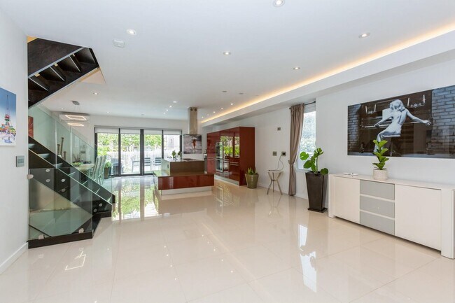 Building Photo - 96 Columbia Terrace