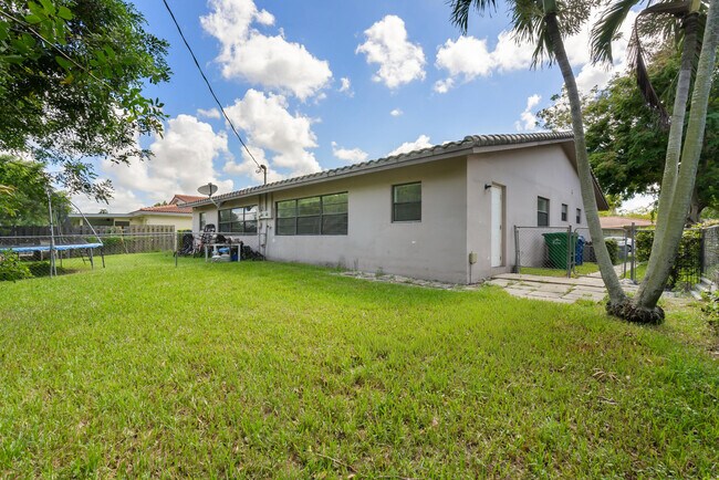 Building Photo - 4108 NW 79th Ave