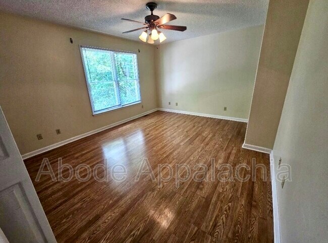 Building Photo - 269 Peach Orchard Dr