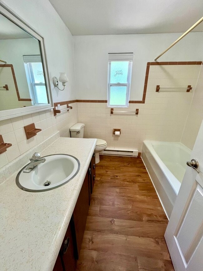 Building Photo - Duplex | 1 Bed | 1 Bath