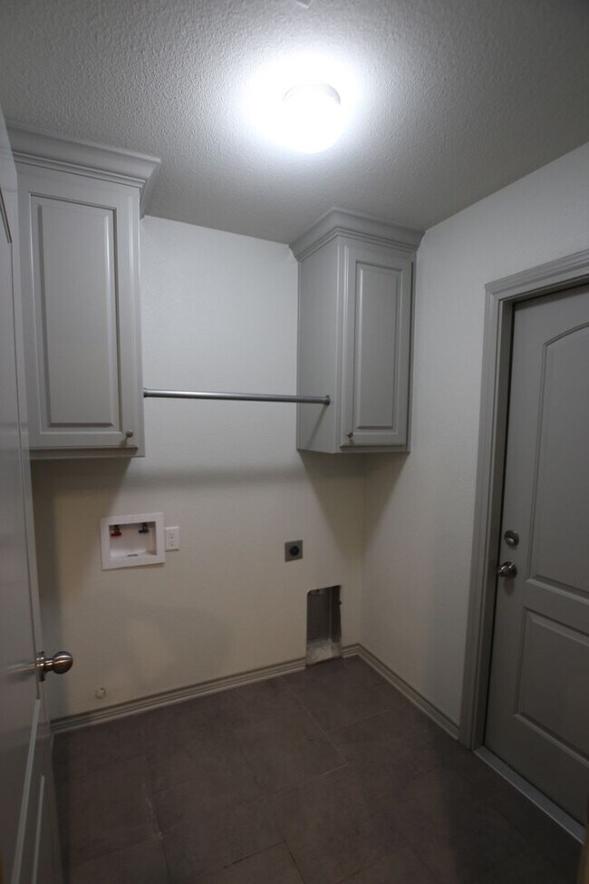 Building Photo - 6320 Villa Rosa Way