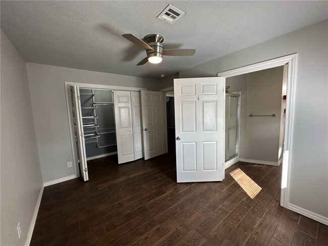 Building Photo - 1004 SE 4th St