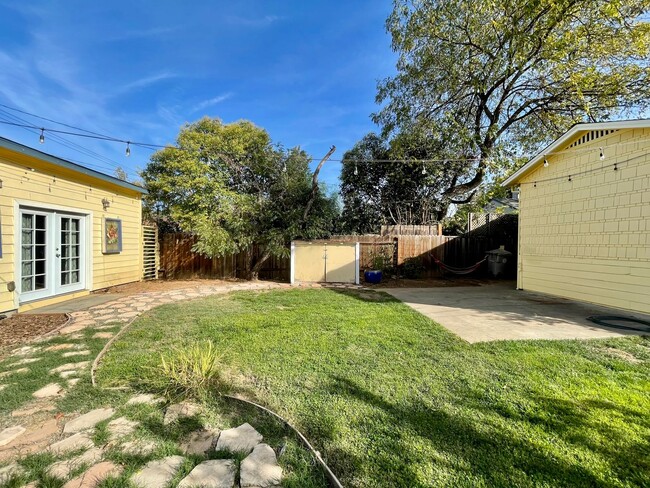 Building Photo - 4941 10th Ave