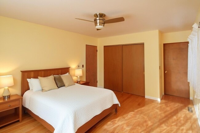 Building Photo - 71 Lake Shore Dr