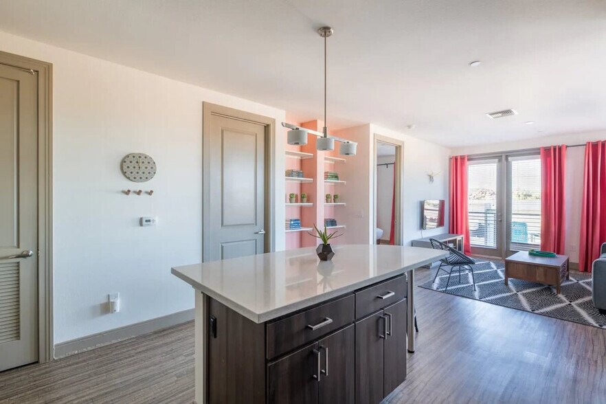 Building Photo - 555 N College Ave