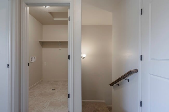 Building Photo - Townhome available in Millcreek Springs with a community pool!