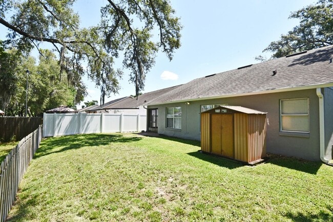 Building Photo - Charming 3/2 home 32825
