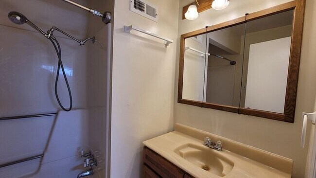 Building Photo - Spacious & Charming 2-Bed/2-Bath Home – Wa...