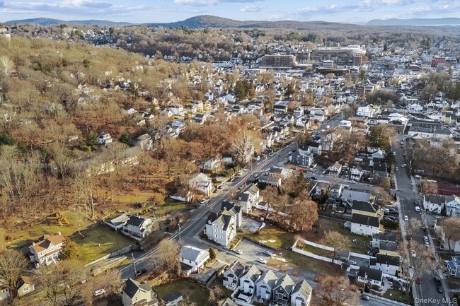 Building Photo - 983 Warren Ave