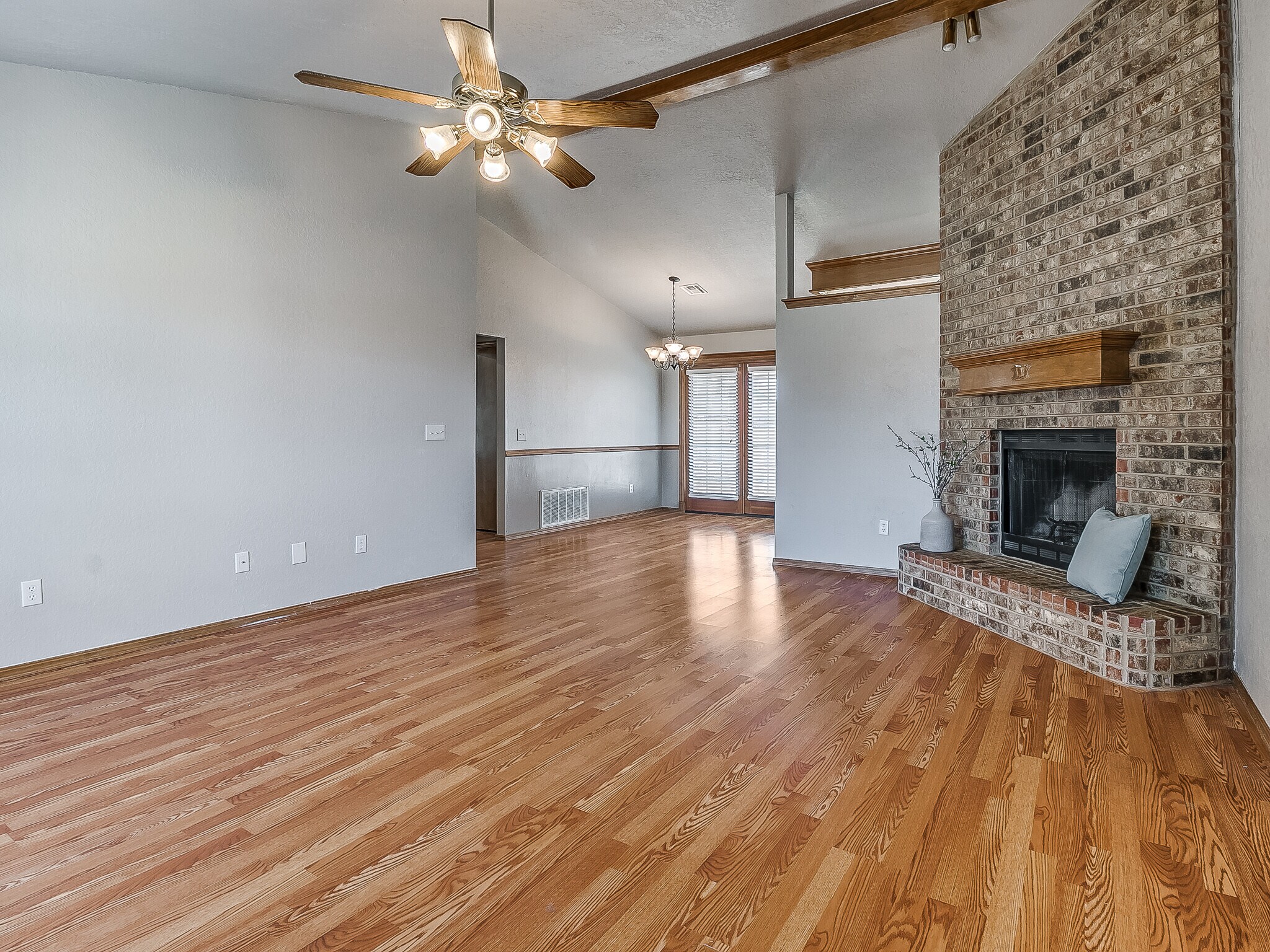 Vaulted ceilings - 1821 Overland Trail