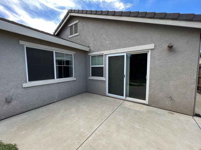 Building Photo - North Merced: $2199 possible 4 bed (4th ro...