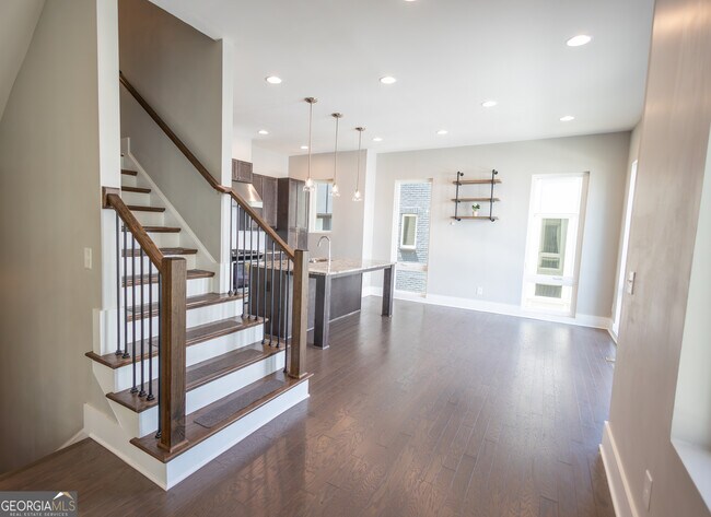 Building Photo - 708 Banton Dr NW