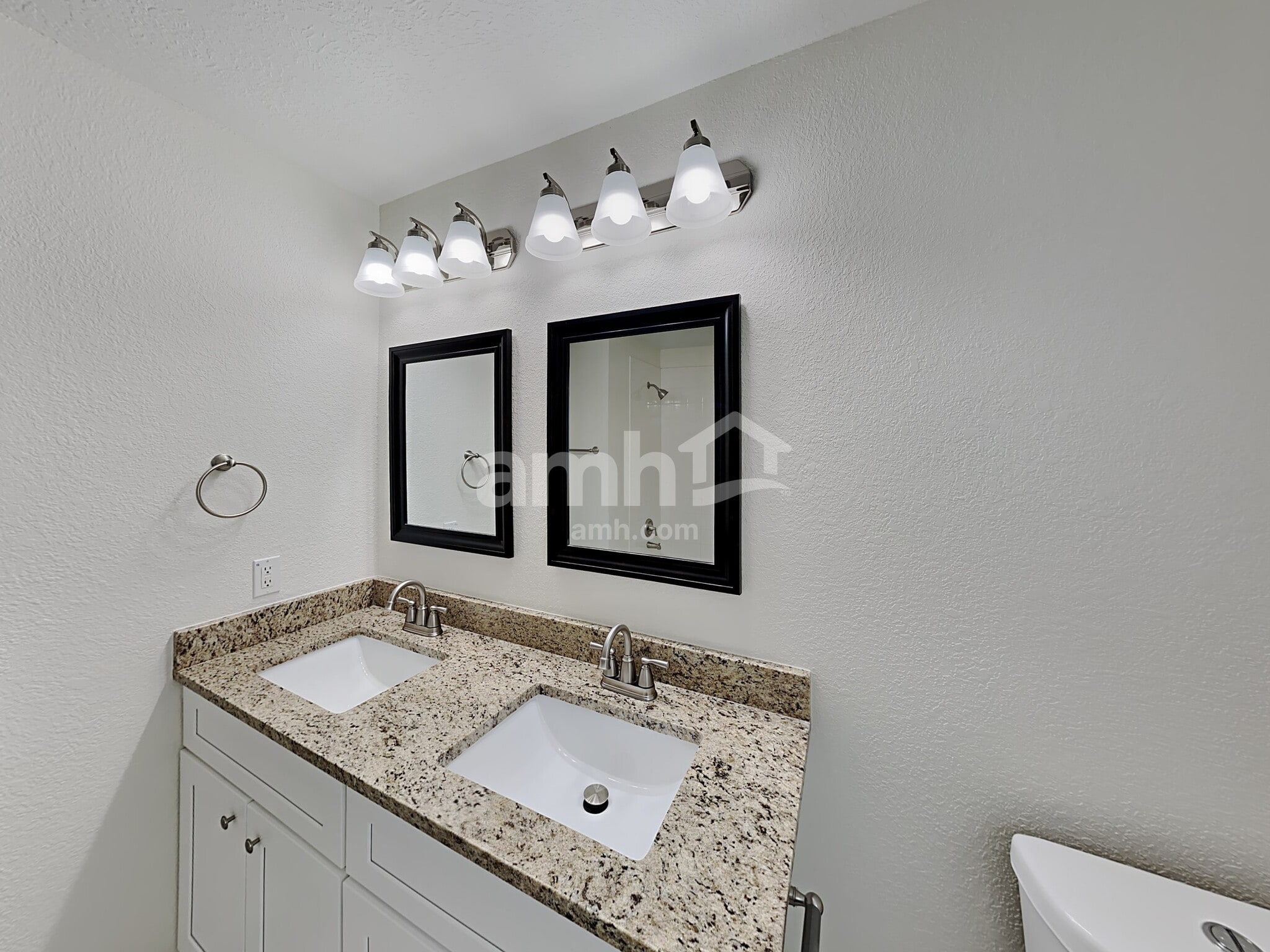 Building Photo - 18735 Westgate Park Dr