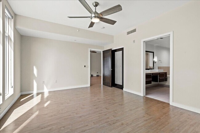 Building Photo - Resort Style Amenities in a Luxury, Modern 2 Bedroom Condo