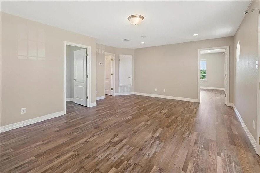 Upstairs Living Room - 8508 Grandview Dr