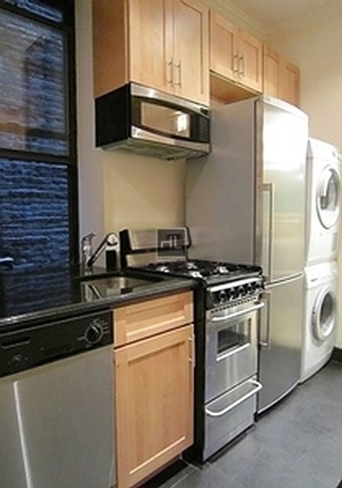 Building Photo - E 5TH ST.