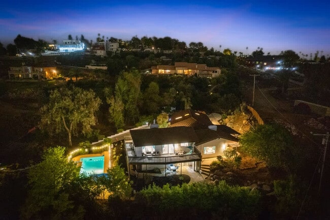 Building Photo - 5048 Bluff Pl