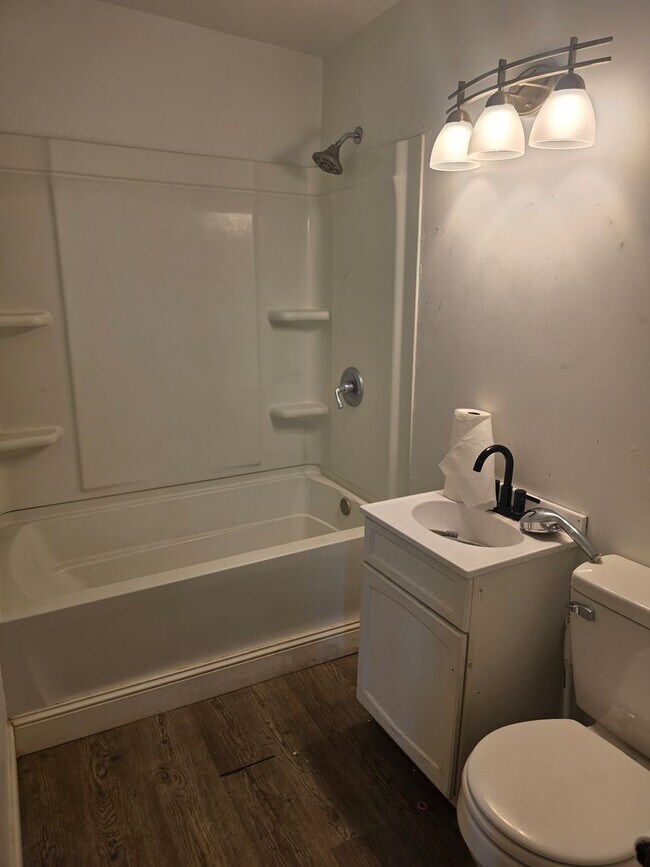 Building Photo - 536 E Center St