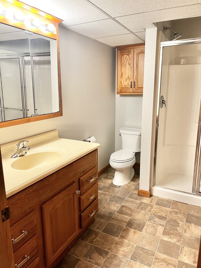 Building Photo - 1129 Golf Ct