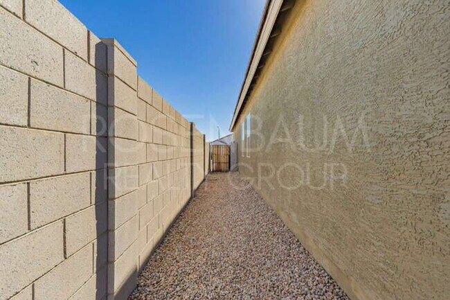 Building Photo - 47662 W Mellen Ln