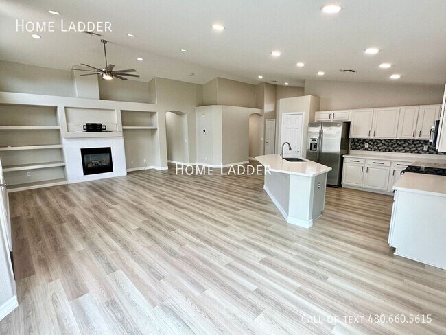 Building Photo - 9732 E Kiowa Ave