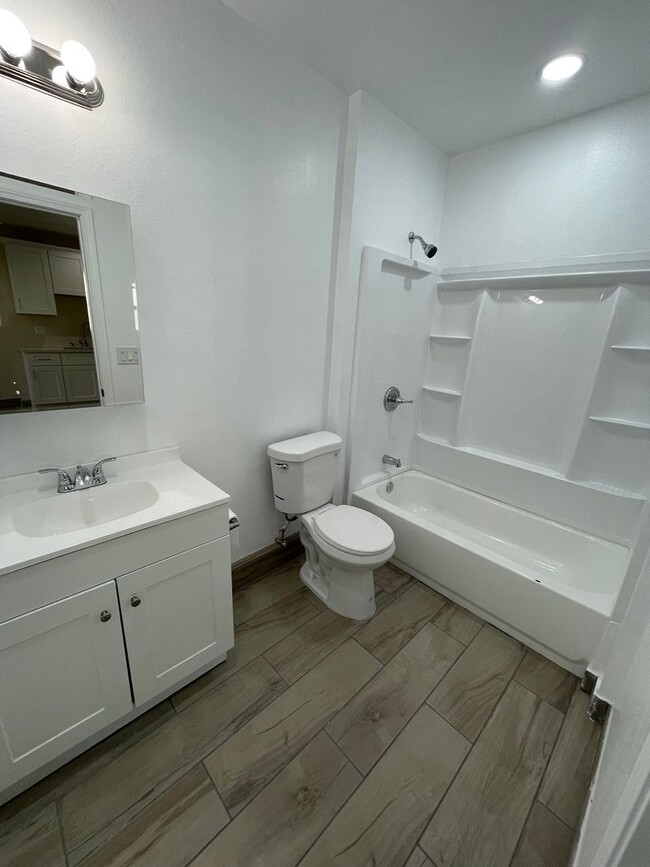 Building Photo - Newly converted 1 Bed, 1 Bath