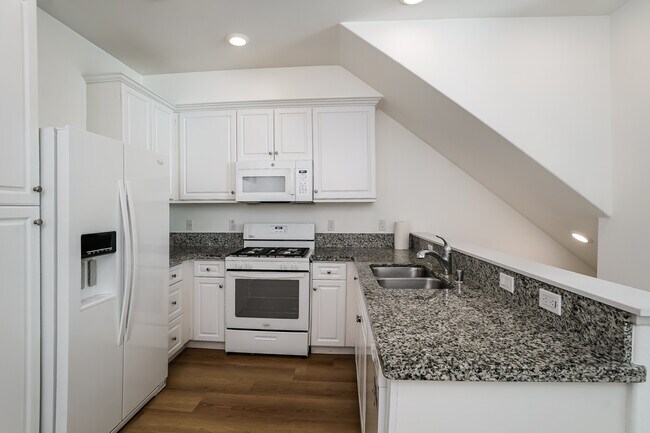 Building Photo - 7235 Cedar Rd