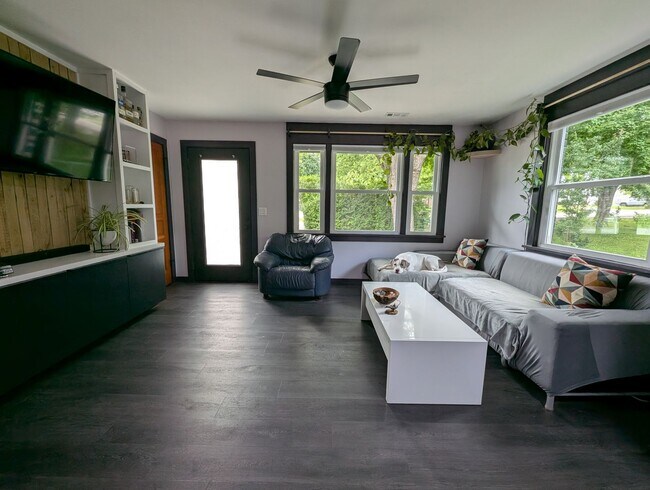 Building Photo - Charming 2BR with Walk-Out Basement, Fenced Yard & Flexible Murphy-Bed Office