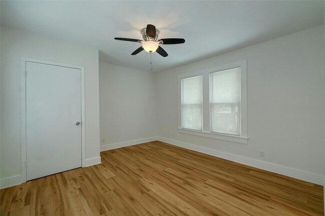Building Photo - 1102 Hackberry St