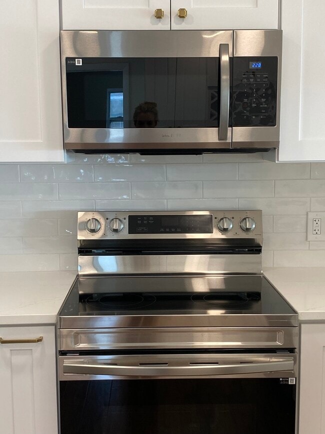 Building Photo - 129 36th Ave NE