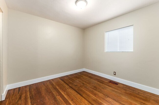 Building Photo - 3848 S 400 E