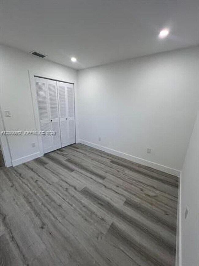 Building Photo - 3632 SW 112th Ave