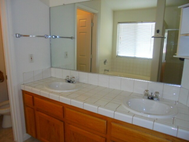 Building Photo - 14111 Via Contento