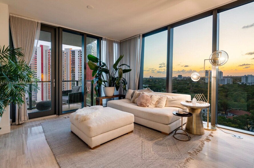 Building Photo - 1451 Brickell Ave