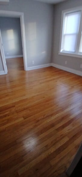 Building Photo - 1136 W 84th St