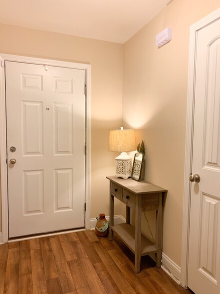 FOYER - 110 Ristona Dr