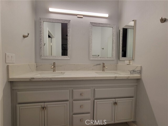 Building Photo - 17 Destiny Way