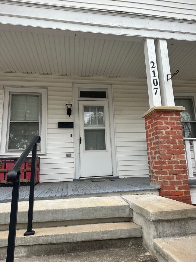 Building Photo - Charming 1 Bedroom, 1 Bath Furnished Home Available for Rent with Flexible Lease Terms