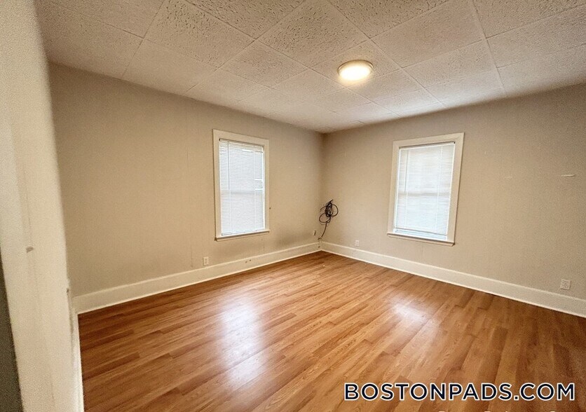 Building Photo - 103 Buttonwood St