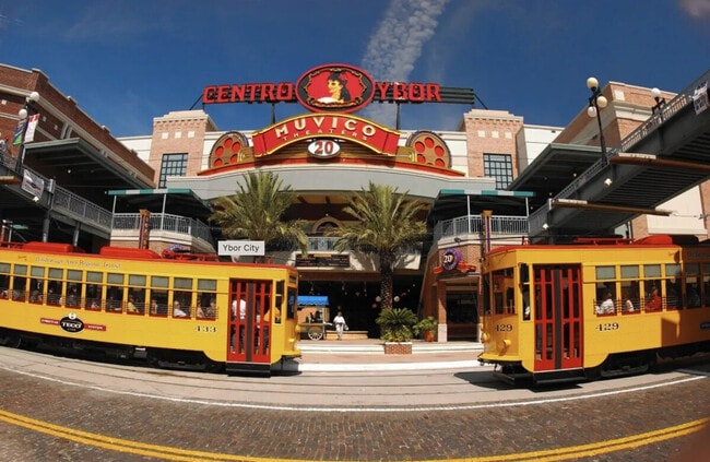 Building Photo - 509 S Willow Ave