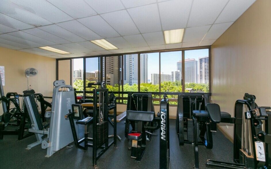 Building Photo - 411 Hobron Ln