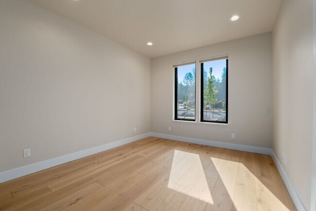 Building Photo - 2971 NW Polarstar Ave