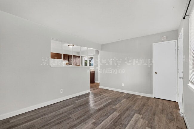 Building Photo - 235 Flora Dr