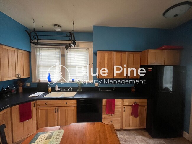 Building Photo - 284 S Ridge Ave