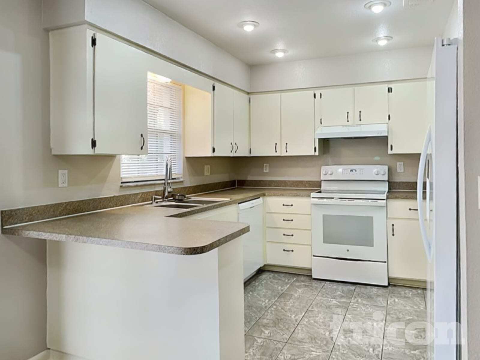 Building Photo - 3701 Sapphire Ln