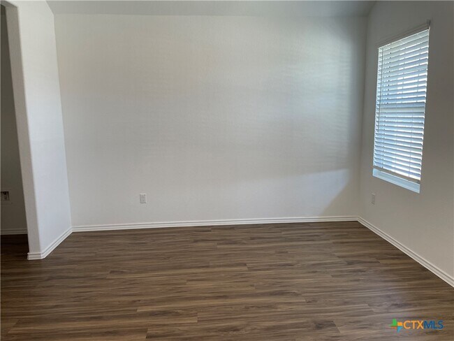 Building Photo - 214 Escondido Cir